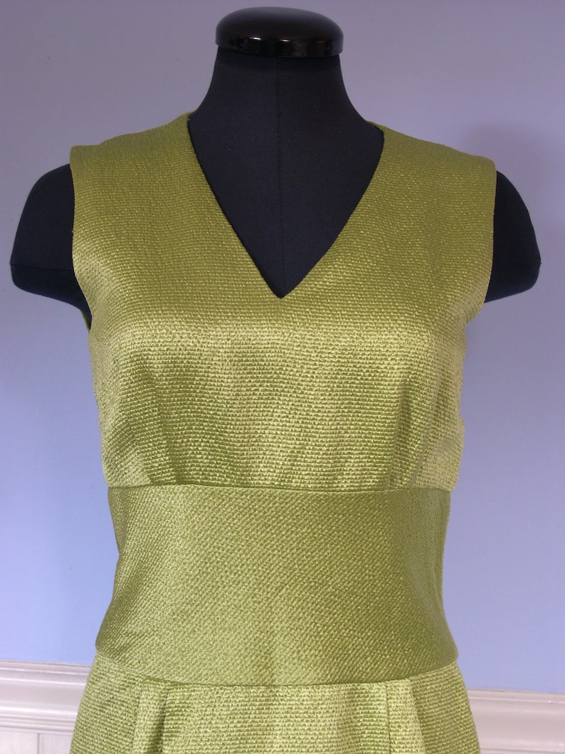 lime green silk sheath Bill Blass dress size 4 cocktailevening wear