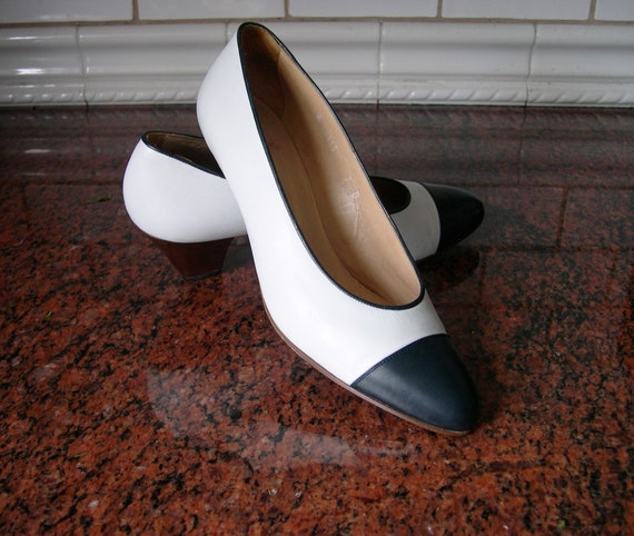 navy spectator pumps