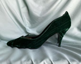 Vintage Green Velvet Pumps 80s Wild Pair Heels Questionable Comfort Allegedly Size 10B