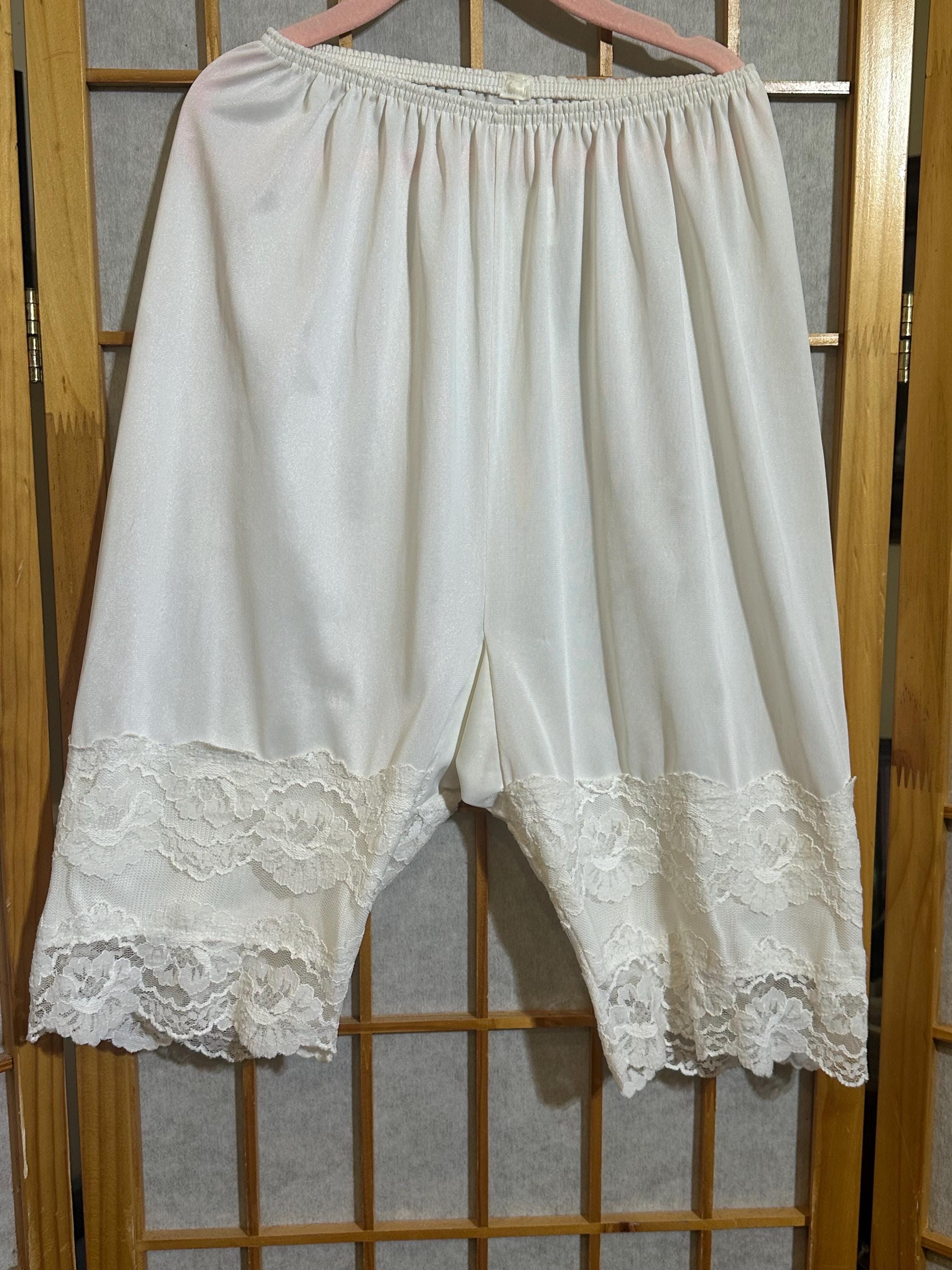 Vintage 1960s Beeline Fashions White Nylon Bloomers Double Lace Trim Pettipants Size 6