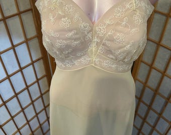 Kremowa, nylonowa halka w stylu vintage | Gorset z koronki w kwiaty | Bielizna w stylu mid-century