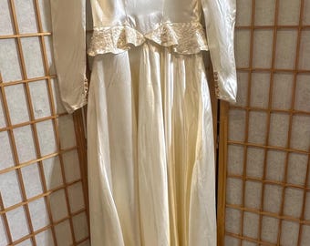 Vintage Mindelle Ivory Satin Lace Wedding Dress With Train | Cottagecore Bridal Gown