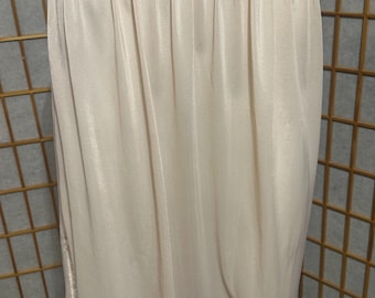 Jupe mi-longue vintage crème en nylon avec bordure en dentelle florale et fente latérale, très grande taille (XL), 25 pouces de longueur, lingerie en satin liquide sans marque