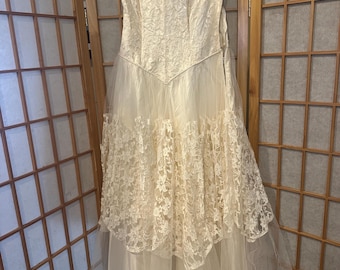 Abito da sposa anni '50 in pizzo color champagne / Abito da sposa senza spalline con scollo a cuore in tulle (XXS)