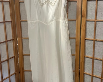 Vintage 1950s Barbizon Petite Slip | Lace Bust Pleated Hem Tafredda Lingerie