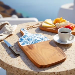 Bodrum Blue Collection – Rektangulär skär- och serveringsbräda i akacia 18×30 cm
