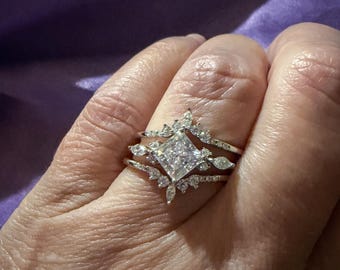 Pierścionek ślubny z moissanitem w szlifie księżniczki, srebro próby 925 o próbie 1,79 ct, rozmiar 8 | Zestaw ślubny Halo inspirowany stylem vintage | Pierścionek zaręczynowy z wyrazistym wzorem