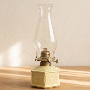 Lámpara de aceite vintage con caja de cerillas floral – Decoración acogedora estilo cottagecore para la mesita de noche