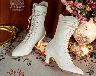 Handgemachte Viktorianische Stiefel, Edwardianische Schnürschuhe, Vintage Renaissance Stiefel mit Absatz
