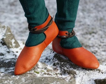 Średniowieczne skórzane buty z XII wieku – buty wikingów sznurowane z boku – ręcznie robione buty renesansowe – obuwie z epoki