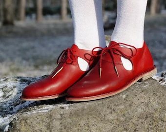 15th Century Medieval Lace-up Shoes - Red Tudor Leather Flats - Handmade Renaissance Shoes - Work Combat Footwear