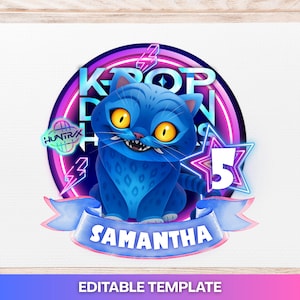 Op de afbeelding: Een blauwe cartoonkat met gele ogen en een grijns is de centrale afbeelding. De kat is omgeven door een neonpaarse en roze cirkel met de tekst "KPOP". Een banner hieronder luidt "SAMANTHA". Een ster met het nummer "5" staat rechts.