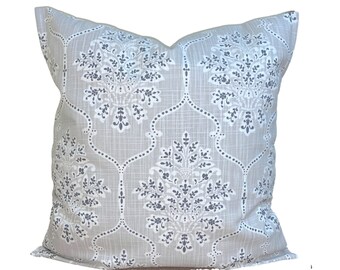 Capas de almofada cinza em promoção, capas de almofada cinza com estampa damasco, capas de almofada cinza com estampa floral.