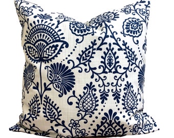 Blått blommigt örngott. Blått blommigt örngott för en 20x20 kudde, 18x18 kudde, 16x16 kudde, alla storlekar, inkl. euroöverdrag.