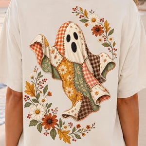 Fantôme patchwork PNG, clipart Halloween vintage art populaire, fantôme floral cottagecore, motif de sublimation automnal pour t-shirts, téléchargement instantané