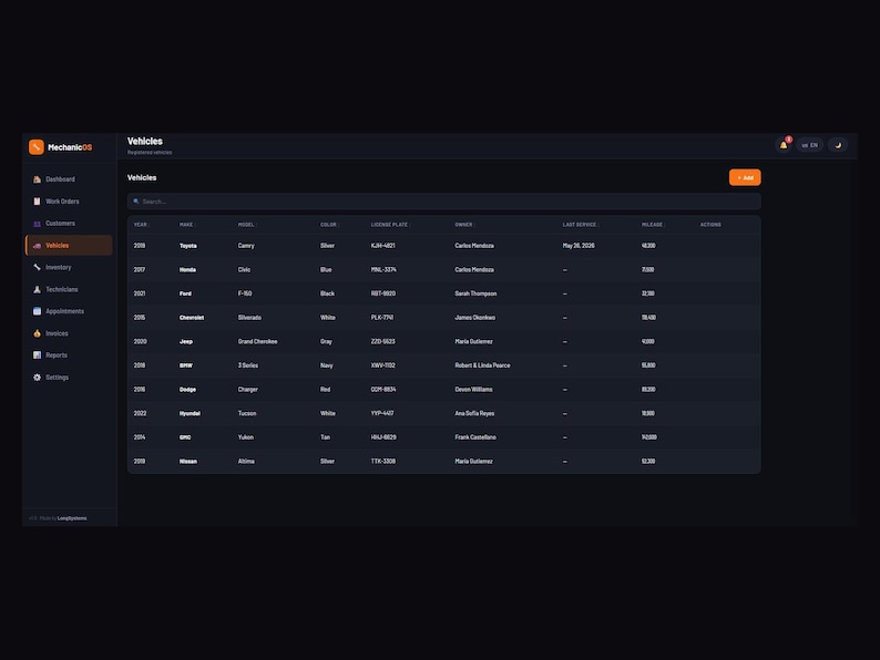Puede incluir: Un panel de control de software con tema oscuro titulado MechanicOS que muestra una tabla de gesti&oacute;n de veh&iacute;culos. La interfaz cuenta con una barra de navegaci&oacute;n lateral izquierda y un &aacute;rea de contenido principal que enumera el a&ntilde;o, marca, modelo, color, matr&iacute;cula, propietario, fecha del &uacute;ltimo servicio y kilometraje.