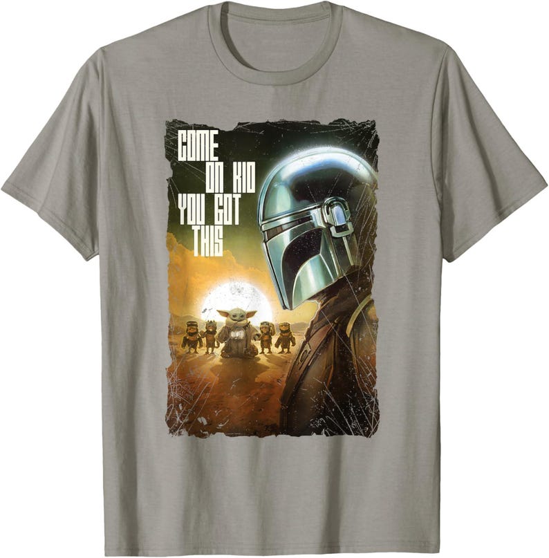 Op de afbeelding: Grijze t-shirt met een afbeelding uit de Star Wars-serie, The Mandalorian. Het ontwerp bevat de helm van de Mandalorian, de Child en de tekst "COME ON KID YOU GOT THIS."