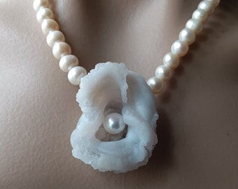 White Chalcedony Geode Necklace, Chalcedony Necklace, Chalcedony Geode Necklace, Pearl Necklace, Chalcedony Geode,Raw Chalcedony Necklace