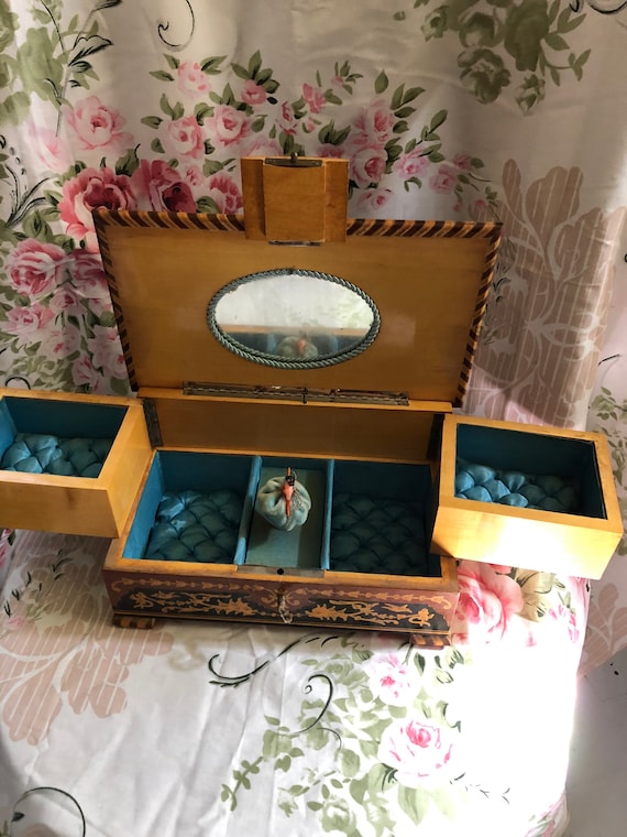 Spectacular vintage wood inlaid jewelry box, danci
