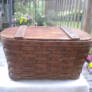 Great Vintage Picnic Basket,Primitive,Antique,Country,Cottage,French country