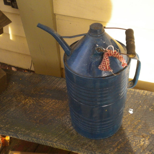 Primitive Oil Can,Primitive Decor,Country Decor,Français Country Decor, Eclectic Decor