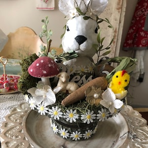 VERLAAGD... Paasdecor, uniek, paasstuk, gekroond konijn, kuiken, lam, gezegend, Alice in Wonderland