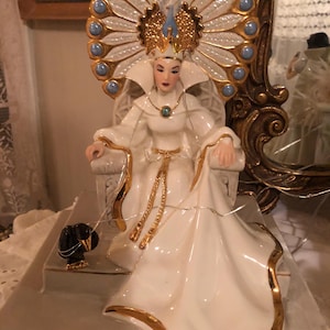 Lenox Court Of The Wicked Queen-Snow White Disney Showcase Collection Excellent Condition, RARE!