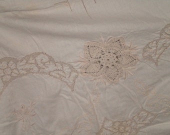 Tablecloth, Vintage Embroidered Tablecloth, Handmade Crochet, Ecru Color (91x61)