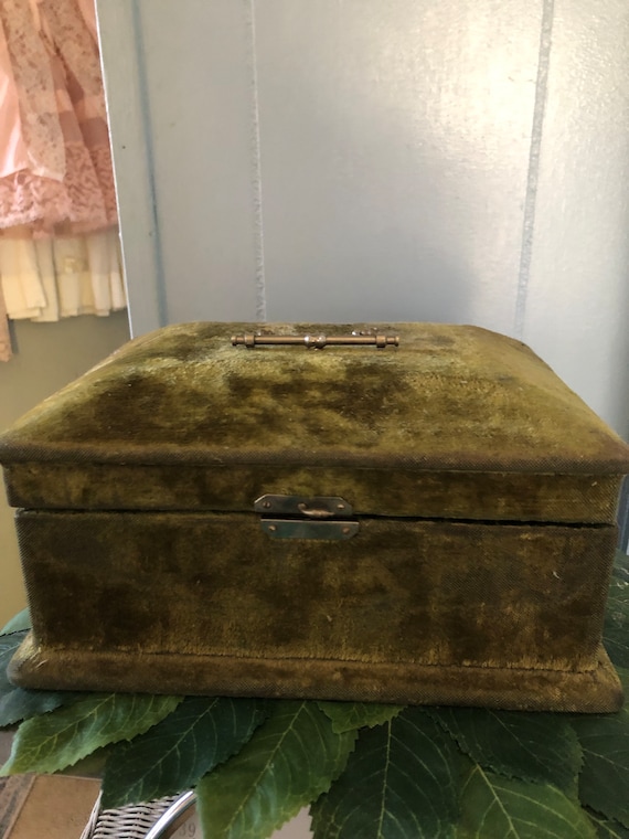 Antique Green Velvet Jewelry Box, Antique storage… - image 1