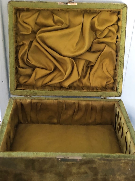 Antique Green Velvet Jewelry Box, Antique storage… - image 7