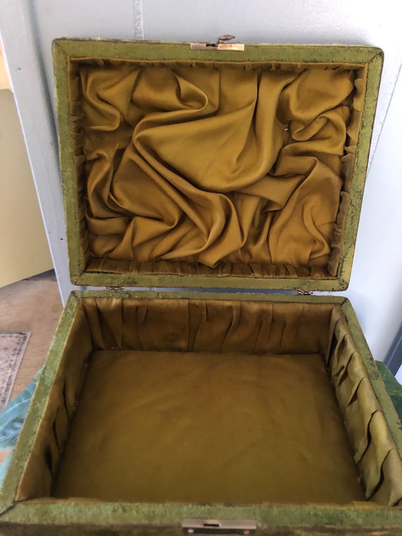 Antique Green Velvet Jewelry Box, Antique storage… - image 10