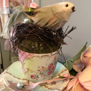 Tasse et soucoupe embellies de roses en porcelaine fine, décor shabby chic, tasse à thé et soucoupe Angleterre, décor rose/oiseau