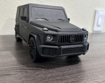 Modelo de coche Mercedes AMG G Wagon impreso en 3D para exhibición en escritorio