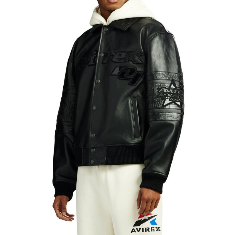 Stylish men’s flight jacket with ribbed hem and premium zipper fastening