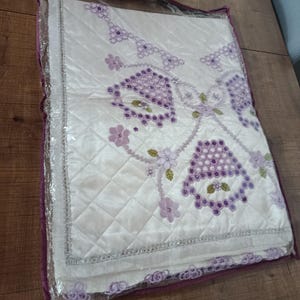 Eleganza moderna: Set di preghiere floreali all'uncinetto realizzato a mano