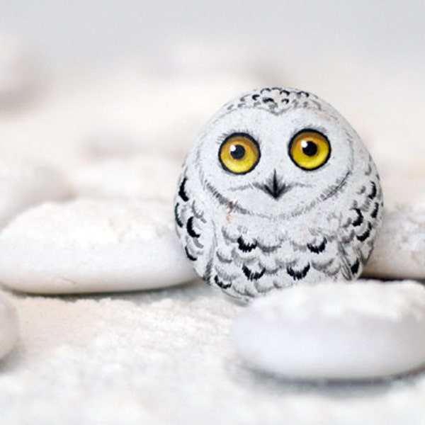 hand painted snowy owl stone, magnet