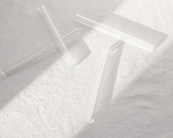 Glass Cocktail Straws, Clear. Set of four handmade reusable glass drinking straws.