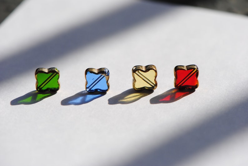 Cuentas de vidrio verde y dorado / Vidrio transparente verde / Cuentas en forma de diamante / Cuenta de trébol dorado / Borde metálico / Vidrio de color / Cuenta de 10 mm / Cuenta espaciadora imagen 3
