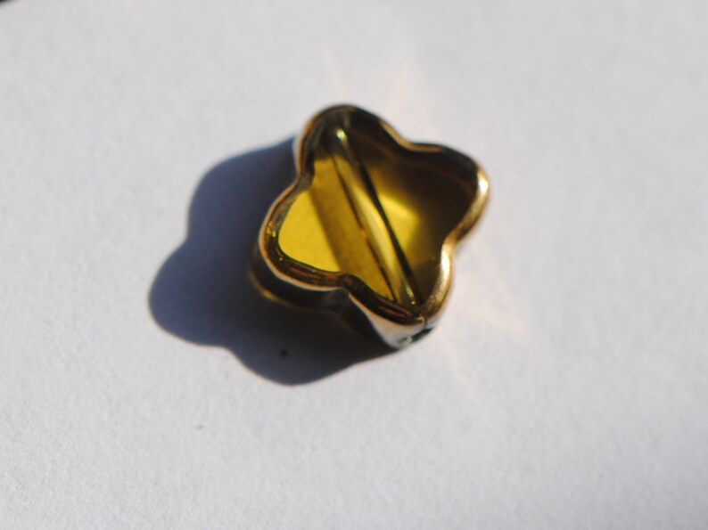 Cuentas de vidrio verde y dorado / Vidrio transparente verde / Cuentas en forma de diamante / Cuenta de trébol dorado / Borde metálico / Vidrio de color / Cuenta de 10 mm / Cuenta espaciadora imagen 8
