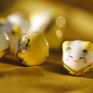 Yellow Porcelain Cat Beads, 14mm