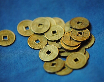 Moedas minúsculas | Moeda de latão de 10 mm | Contas de dinheiro | Dinheiro chinês | Moedas da sorte | Dinheiro de boneca | Moedas em miniatura | Contas de moedas decorativas chinesas