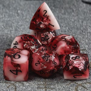 Juego de dados de resina multifacéticos rojos y blancos con lámina metálica, dados de fantasía oscura para D&D, dados poliédricos para juegos de rol, regalo para Dungeons and Dragons
