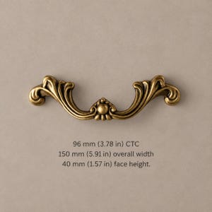 Massief messing bloemvormige knoppen, ringgrepen en sierlijke kastgrepen, antieke afwerking 2086-96 — Antique Brass