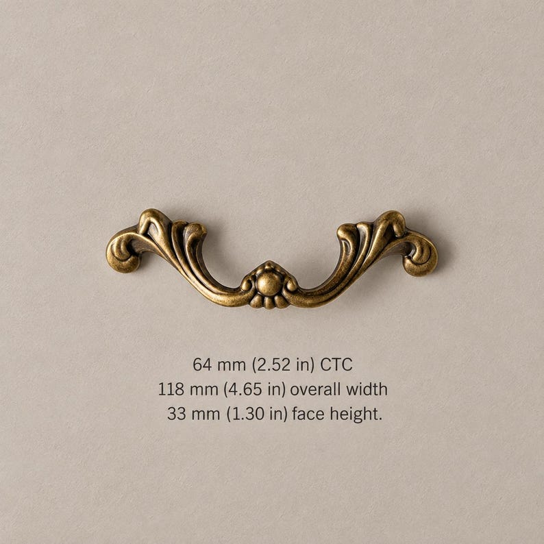 Massief messing bloemvormige knoppen, ringgrepen en sierlijke kastgrepen, antieke afwerking 2086-64 — Antique Brass