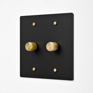 Rotationsdimmer med mattsvart brytplatta | 2-vägs | Räfflad mässingsknopp | Vintagestil