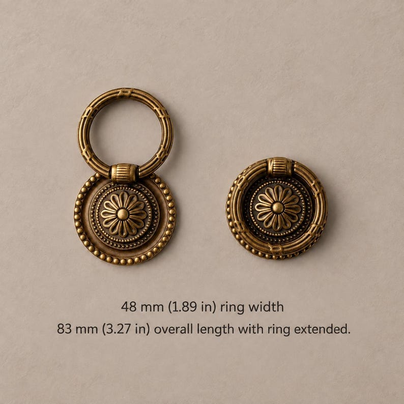 Massief messing bloemvormige knoppen, ringgrepen en sierlijke kastgrepen, antieke afwerking 2088.48 — Antique Brass