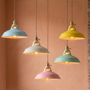 Industrielle Hängeleuchte in Pastellfarben – Vintage-Bauernhaus-Hängelampe aus Metall