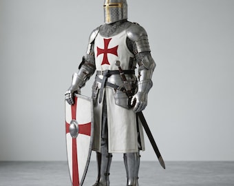 Tempelierspantserkostuum, middeleeuwse kruisvaardersridderuitrusting, volledig pantser met rode kruisschild, historische ridder-cosplay
