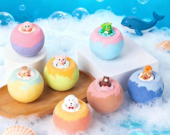 A set of bath balls suitable for children, containing hidden toys to enhance the bathing experience. Multiple scents and abundant bubbles.