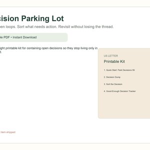 Può includere: Un kit digitale stampabile intitolato "Decision Parking Lot" con sfondo beige. Il kit include sezioni per avvii rapidi, dump di decisioni, ordinamento delle decisioni e un tracker delle decisioni. È visibile anche il testo "Printable PDF - Download istantaneo".